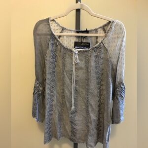 YOUNG THREADS NWT Top Grey Embroidered Size Medium